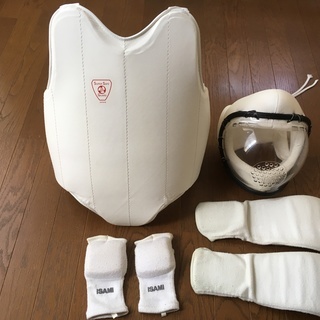 硬式空手の防具スーパーセーフ 面と胴