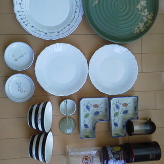 一人暮らしに便利！食器など各種　新品と中古　キッチンセット　かわ...