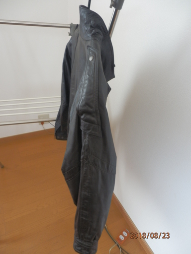 値下げしました。ライダースジャケット 黒（革）