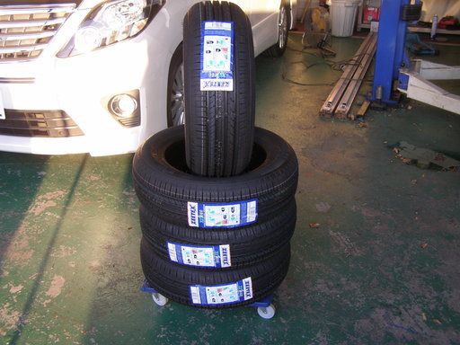 カードOK！！　新品、未使用ZEETEX　175/65R14 大特価！！