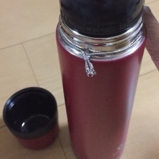 未使用　真空二重ステンレスボトル500ml レッドの画像