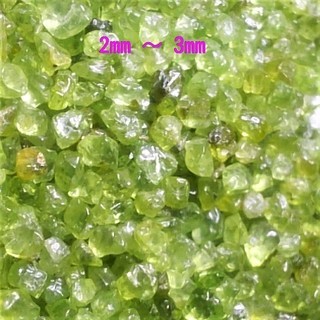 ペリドットのさざれ オリーブグリーン色 100gセツト　の画像