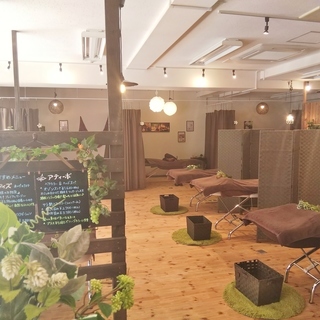 マツエクもヘアカラーもヘッドスパももみほぐしもフェイシャルもまと...