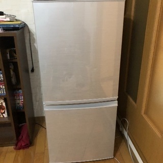 【ほぼ新品】シャープ冷蔵庫 2ドア 一人暮らし用の画像