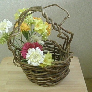 かずらの花籠　とマーガレット他の造花15本