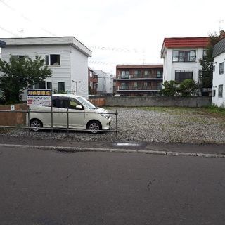 豊平区平岸に大型車に余裕の車間2.9㍍新規駐車場🅿️募集16台１...
