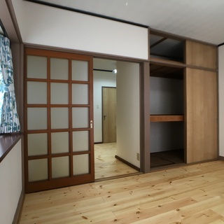 無垢フローリングの癒やし空間！1階出窓付き角部屋、南東向きで日当たり良好 - 川崎市
