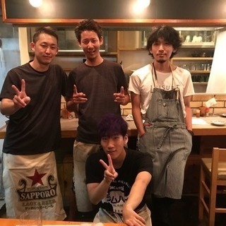 ホールスタッフ、キッチンスタッフ、社員スタッフの画像