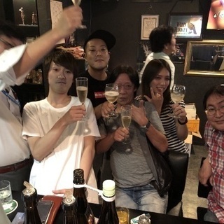 ダーツ&カラオケバーのホールスタッフ募集の画像