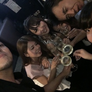 ダーツ&カラオケバーのホールスタッフ募集の画像