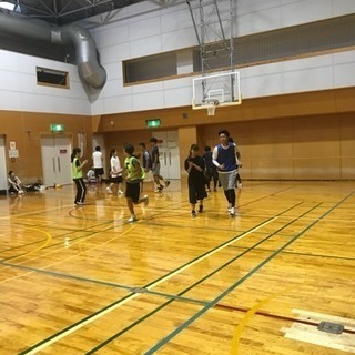 京都市内でバスケ🏃🏀 スポーツの秋🍁✨ - 友達