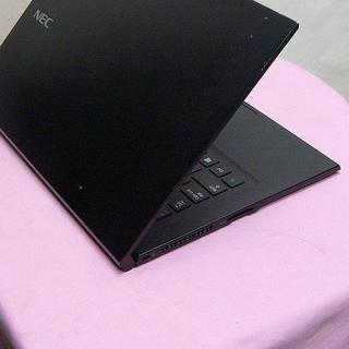 高性能省電力CPU☆SSDで高速起動♪重さも1kg以下の軽量モバイル