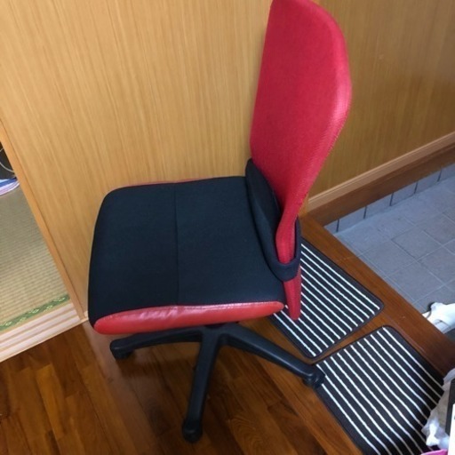 オフィスチェアー