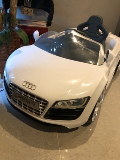再募集★子供用充電式自動車☆アウディR8