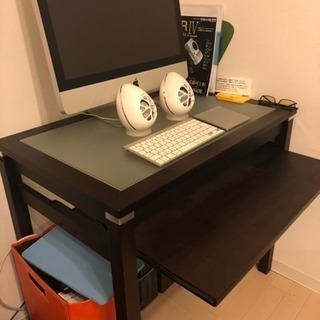 パソコンテーブルの画像