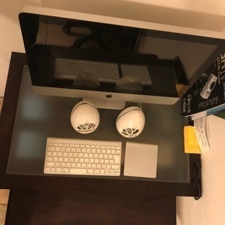 パソコンテーブルの画像