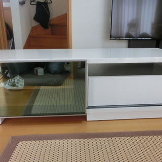 スタイリッシュなテレビ台