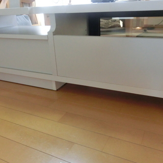 スタイリッシュなテレビ台の画像