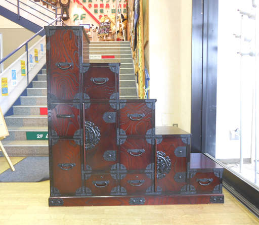 筑後民芸 階段箪笥 彩り階段 右下り チェスト 欅 ケヤキ 鍵付き 5段 桐内装 焼印入り 和家具 階段 箪笥 タンス 札幌 清田区 平岡