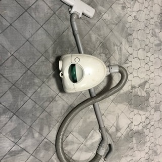TOSHIBA 紙パック式クリーナーの画像
