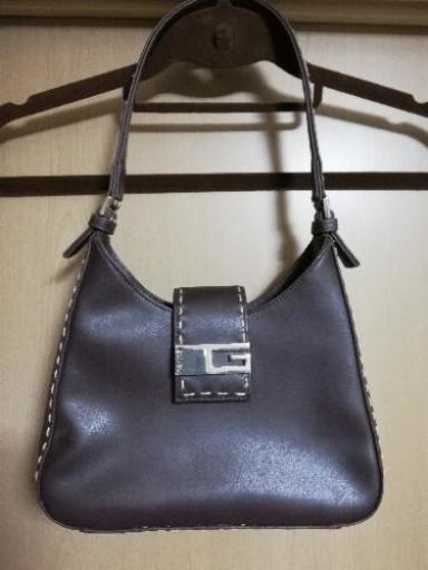 GUESSショルダー