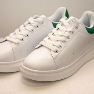 【未使用】カジュアル　レディーススニーカー　23.5ｃｍ　グリーン