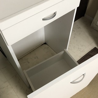 食器棚【コンセント・ゴミ箱収納付き】の画像