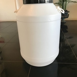80Lポリタンク中古多数有り