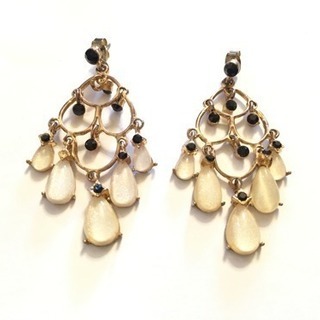 値下げ！華やかな大人ピアス