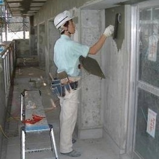 一緒に都心辺りの寮住み込みで左官屋やりたい人