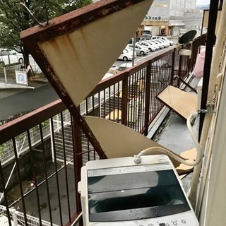 台風で…エアコン室外機て洗濯機が風で傾きました～！