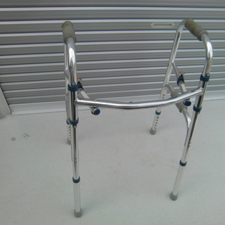健康器具　 歩行器