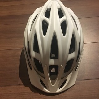 大人用自転車ヘルメットの画像