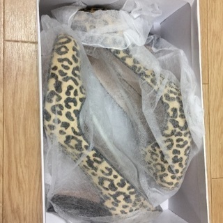 新品 レオパードパンプスの画像