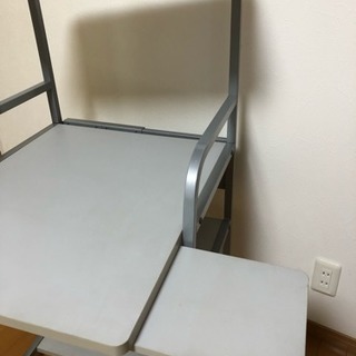 お値下げします！パソコンディスク キャスター付き5本脚椅子付きの画像