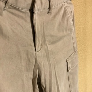 ベージュパンツの画像