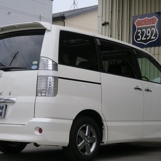　　 どなたでもクルマがローンで買えます！　『　トヨタ　ヴォクシー　』　 完全自社ローン！　金利は一切かかりません！　くるまのミツクニ練馬店　　の画像