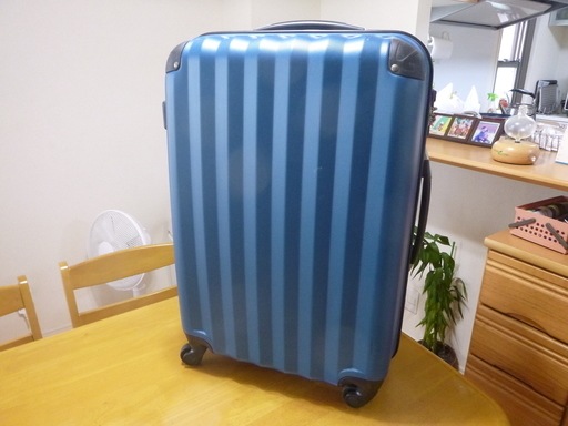 スーツケース。中型 ・Ｍサイズ。（取りにこられる方に。近くなら届けます。）