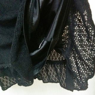 『CECIL　McBEE』　黒のストーン飾りつきレースチュニック　Mの画像