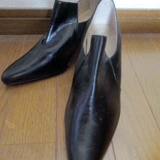 Black本革(未使用)パンプス２４．５ｃｍ♪