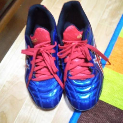 asicsサッカースパイク22.5センチ