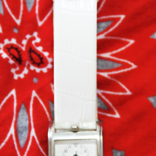 【美品】レディース 腕時計 デュアルタイム ホワイトレザーの画像
