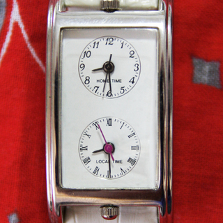 【美品】レディース 腕時計 デュアルタイム ホワイトレザーの画像