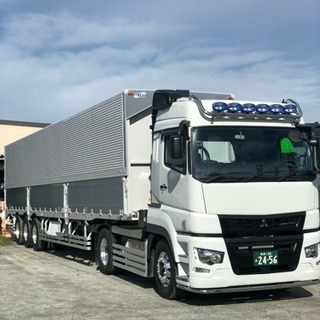 大型トラック運転手 トレーラー運転手