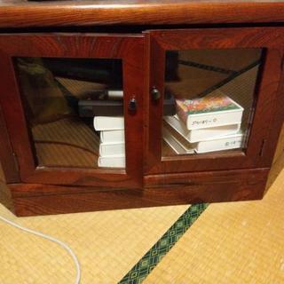 漆塗りテレビ台の画像