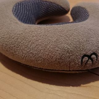 エールべべ チャイルドシート用うたたね枕の画像