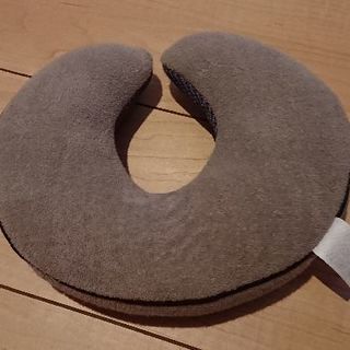 エールべべ チャイルドシート用うたたね枕の画像
