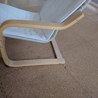 IKEAのこども用の椅子☓2つの画像
