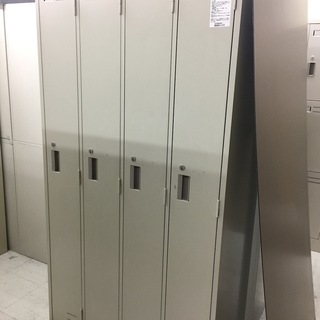 中古　コクヨ　4人ロッカー　鍵付　KOKUYO 4人用ロッカー