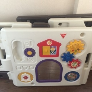 赤ちゃんの柵6枚無料であげます。ベビーゲートの画像